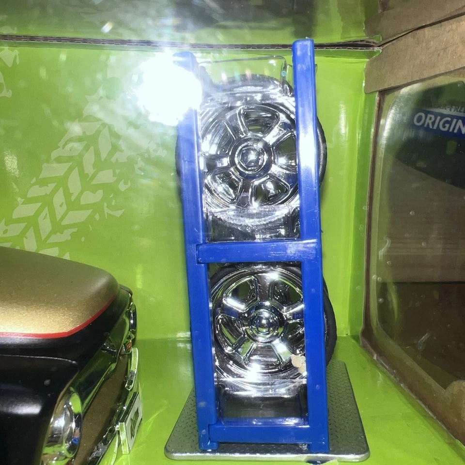 Camioneta Ford F-100 1956 Jada Toys solo camionetas diecast 1/24 tara dorada negra Foto 3 de 4