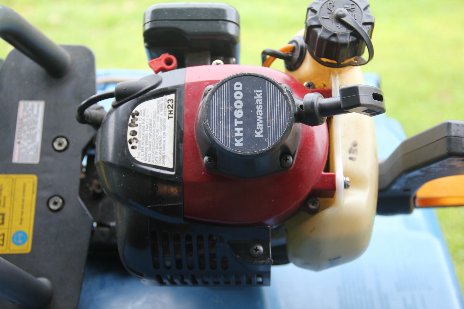 Kawasaki KHT600D Hedge Trimmer TH23 2 Cycle Collector or use Starts