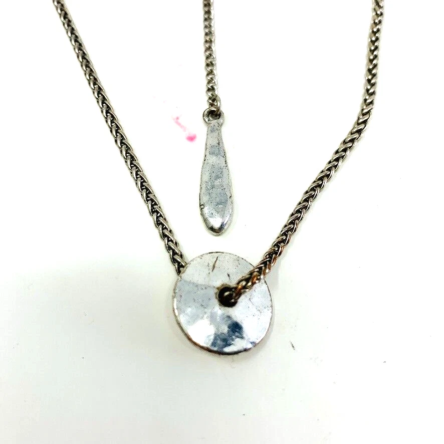 Collar para mujer LUCKY BRAND tono plata cadena en capas de 3 hilos con "dijes" Foto 4 de 4