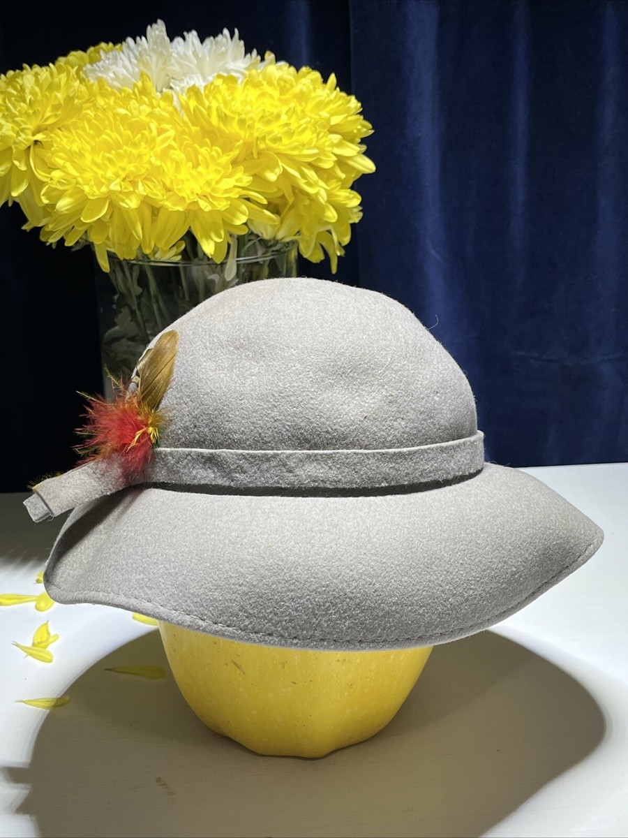 Chic Vintage Grey Felt Hat W/feather Accent True Graceful 