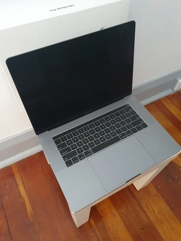Apple MacBook Pro A1990 15inch-i9- MINT Condition  A+ CHEAP,REDUCED PRICE - Image 2 of 4