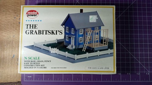 Nuevo en caja/envolvido encogimiento Modelo Power Escala N "The Grabitski's con cerca Nº 1554 | Condition: New
