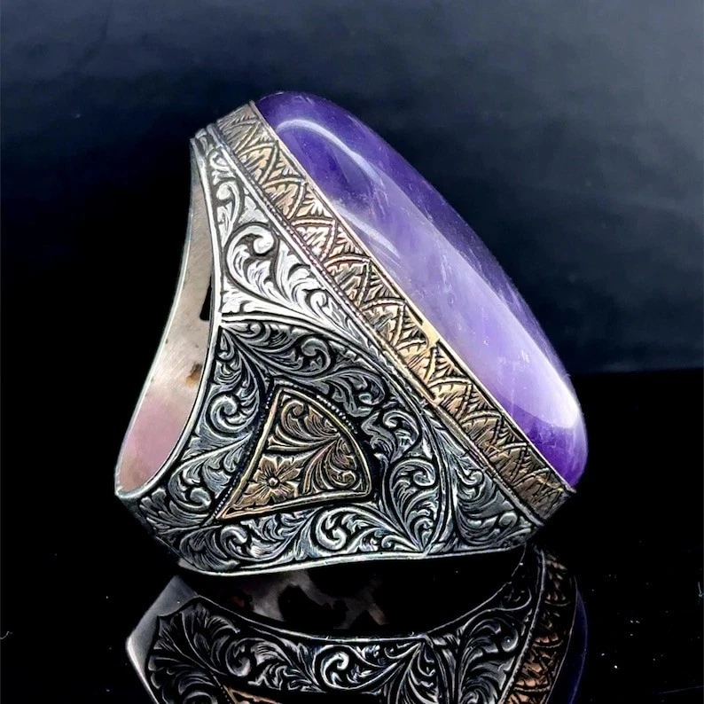 Anillo grande de piedras preciosas de amatista natural grabado en plata 925 para hombre Foto 2 de 4