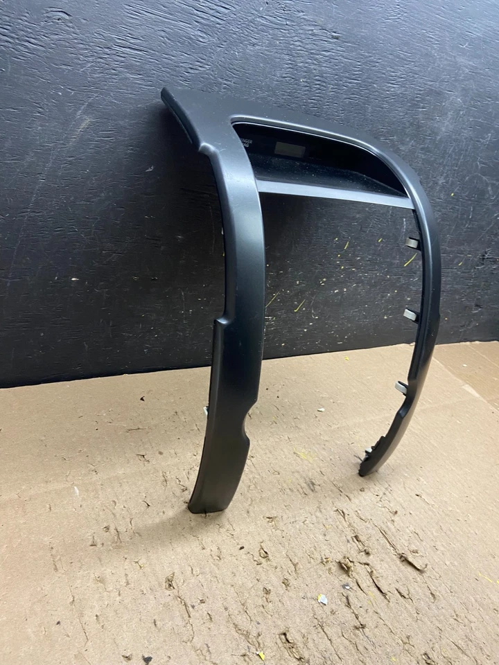 2011 to 2013 Kia Sorento Center Radio Climate Control Clock Trim T6444 DG - Image 2 of 4