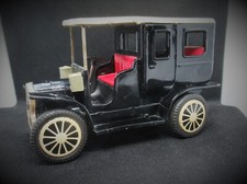 VINTAGE SHIOJI TIN ANTIQUE CADILLAC FRICTION TOY CAR S-1300