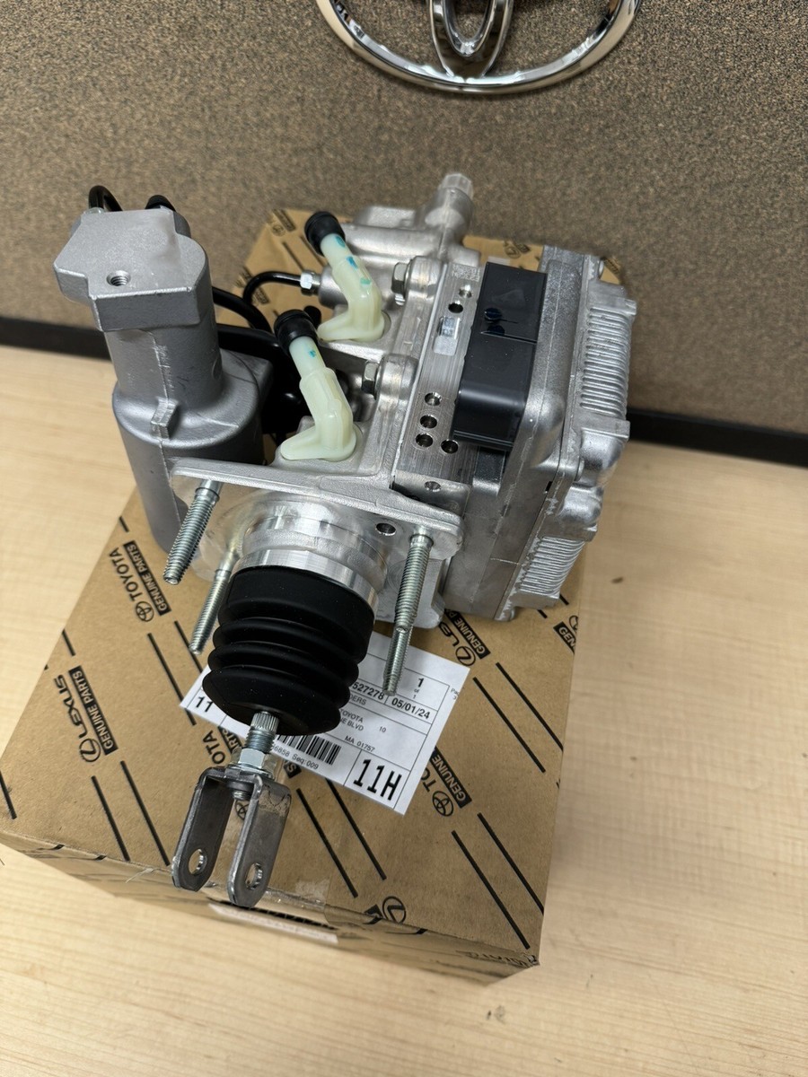 2012-2013 TOYOTA PRIUS OEM BRAKE BOOSTER & MASTER CYLINDER