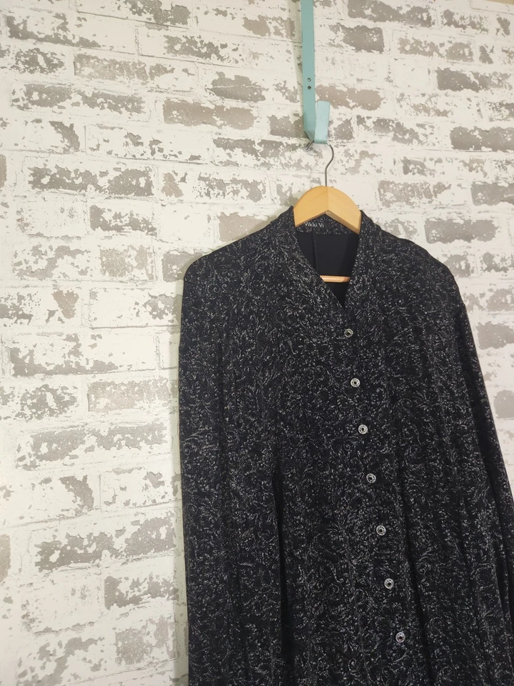Vikki Vi Cardigan Jacket Size 2X Black Abstract Slinky Knit Textured Layering - Image 3 of 4