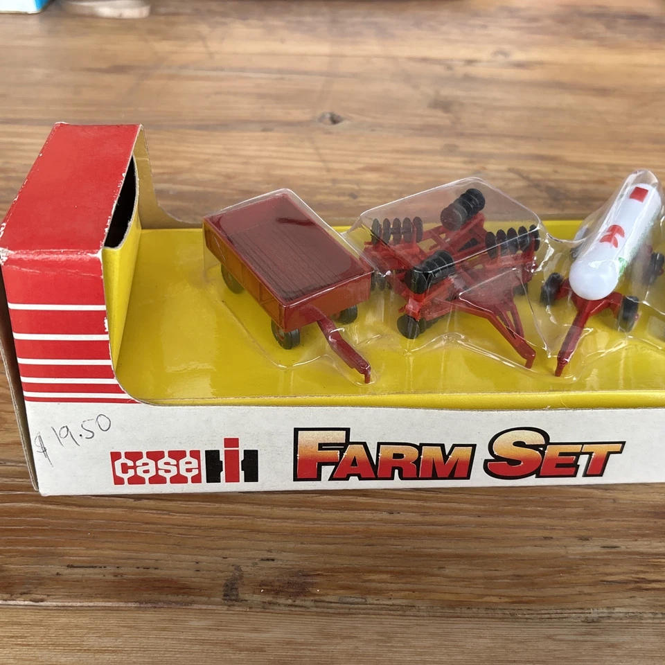 ERTL 1/64 Scale Case IH 2594 Tractor Trailers Vintage Collectable 4 pc Farmset - Image 3 of 4