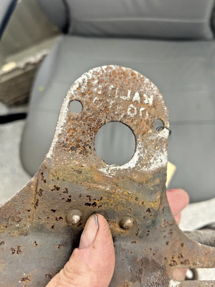 Soporte de luz trasera para camioneta Plymouth PT50 1937 y montaje de matrícula Foto 3 de 4