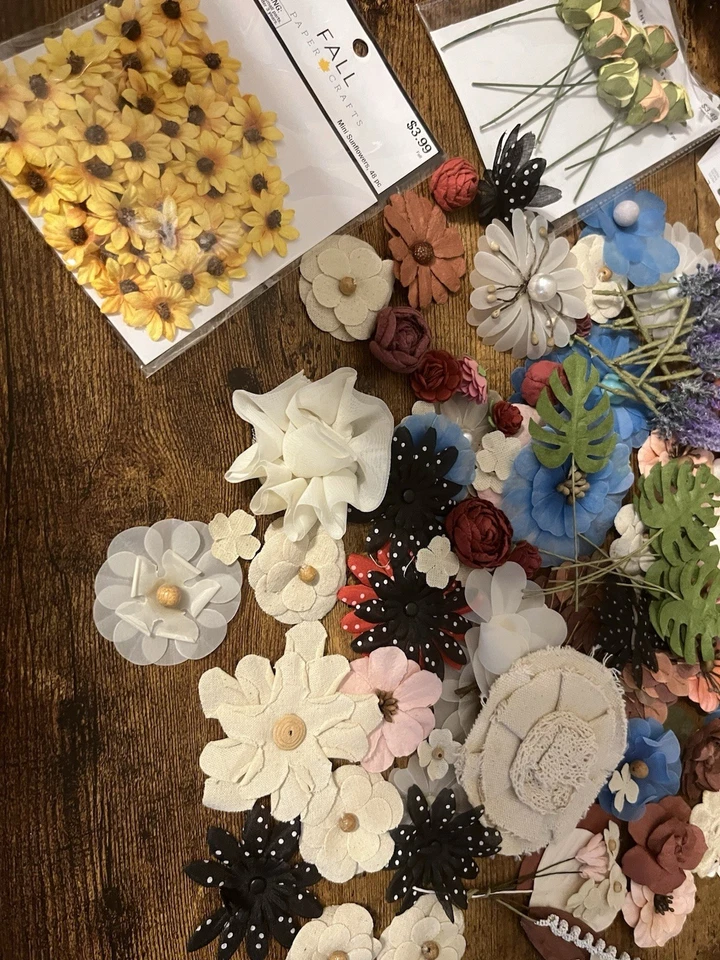 Lot Of Flower Embellishments - Image 3 of 4