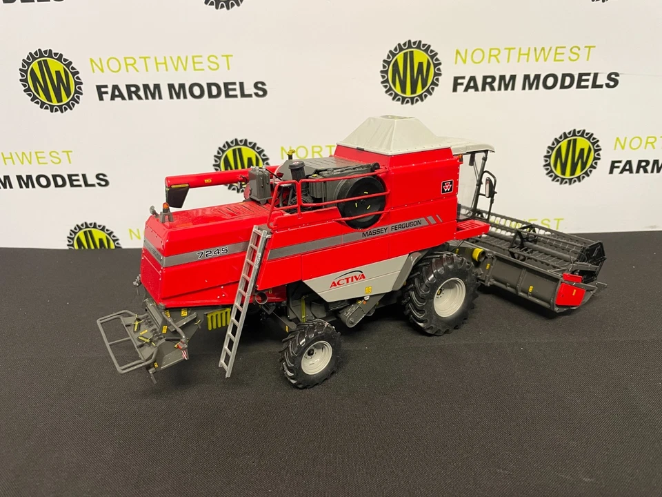 UNIVERSAL HOBBIES 2662 1:32 SCALE MASSEY FERGUSON 7245 ACTIVA COMBINE HARVESTER - Image 4 of 4