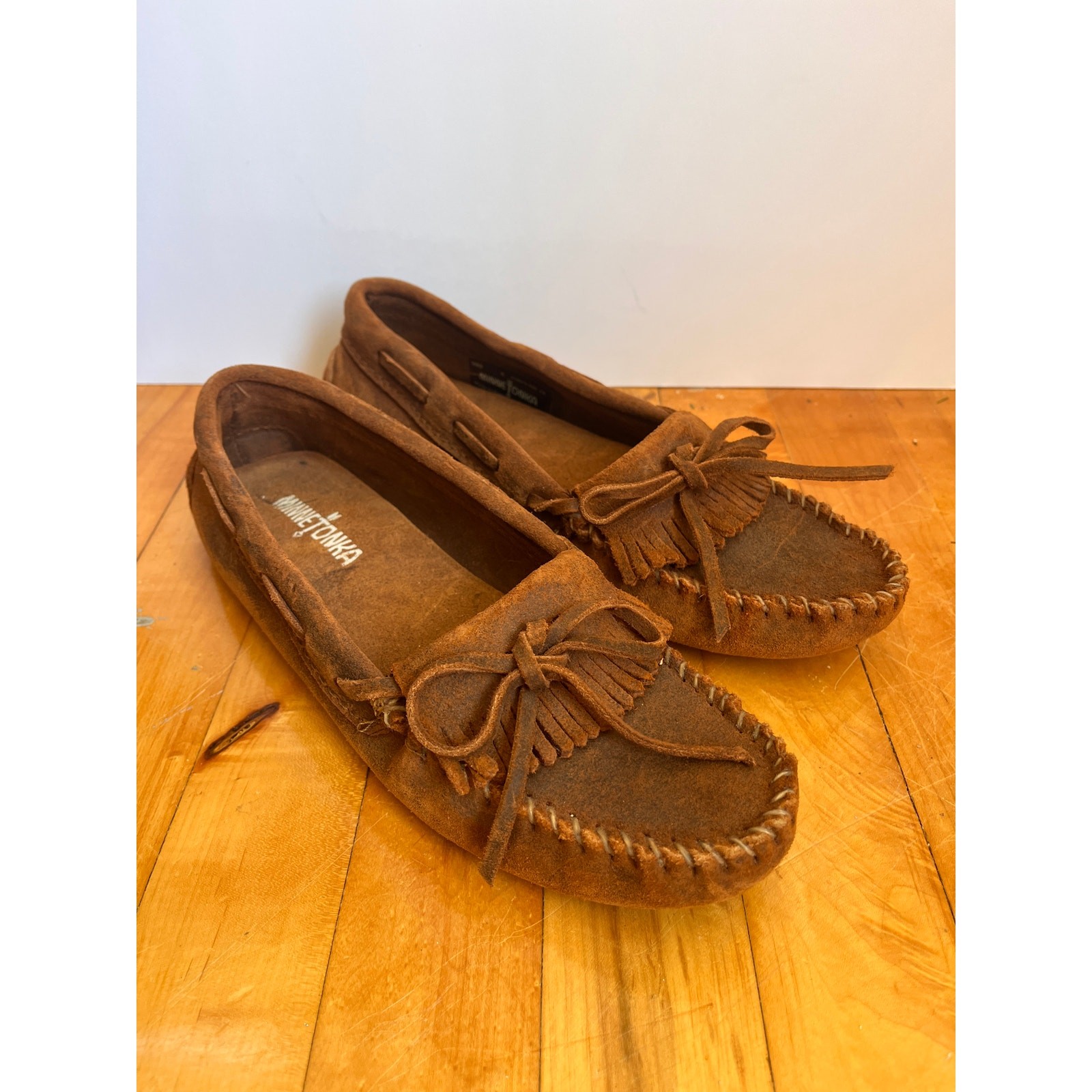 Minnetonka Moccasins Kilty Hard Driving Shoes Leather 8 US NWOT