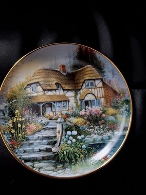 A Franklin Mint Limited Edition Fine Porcelain Plate - COUNTRY RETREAT