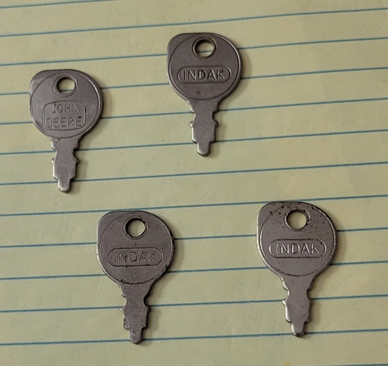 VINTAGE JOHN DEERE AND INDAK IGNITION KEYS - LOT OF 4 - TRACTOR & FARM EQUIPMENT