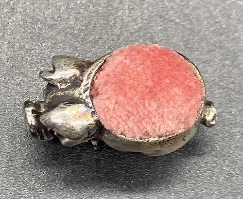 VINTAGE MINIATURE SILVER PIGLET PIG PIN CUSHION-DOLLHOUSE/SEWING - Picture 4 of 8