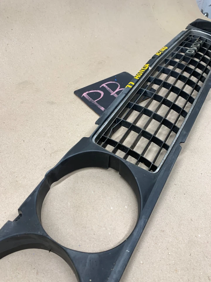 76-78 1977 1978  1979 HONDA ACCORD GRILL PLASTIC TRIM COVER FRONT 62301-671-010 - Image 4 of 4