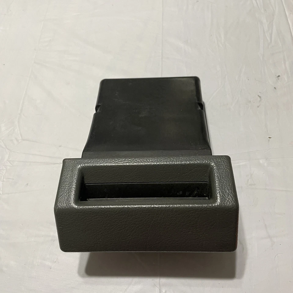 Оригинальная пепельница 1986-1989 Acura Integra СЕРАЯ от оригинального производителя - Изображение 2 из 4