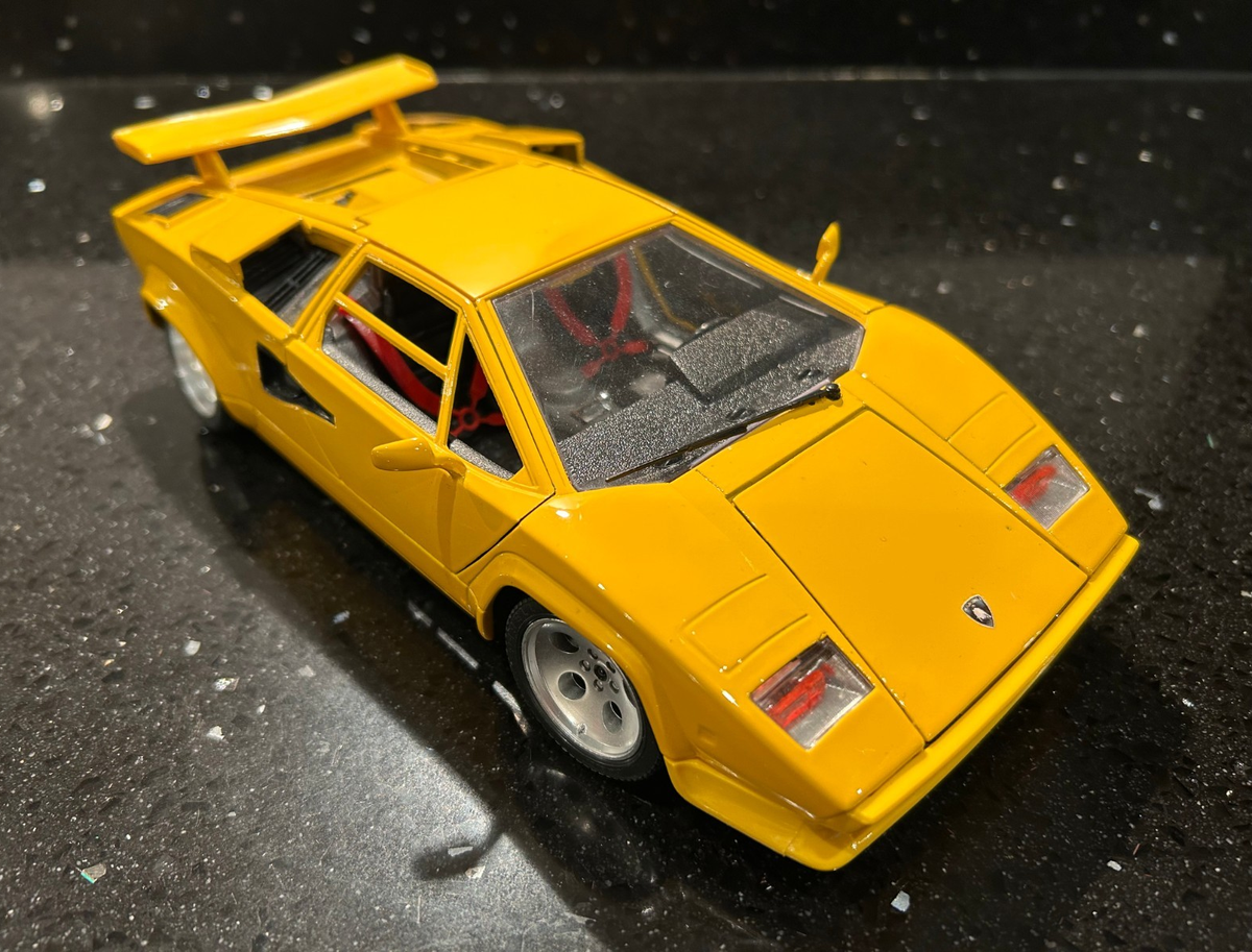Lamborghini Countach Bburago 1:18 Die Cast Model Car , Yellow