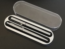 Vintage 2er Schreibset von Parker mit Aufdruck Krombacher Pils im Etui.