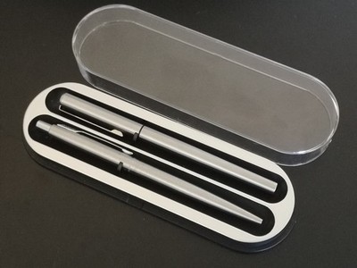 Vintage 2er Schreibset von Parker mit Aufdruck Krombacher Pils im Etui.