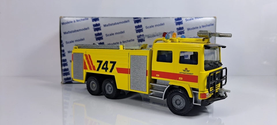 CO4392 - Camión de bomberos Volvo Airport Foto 3 de 4