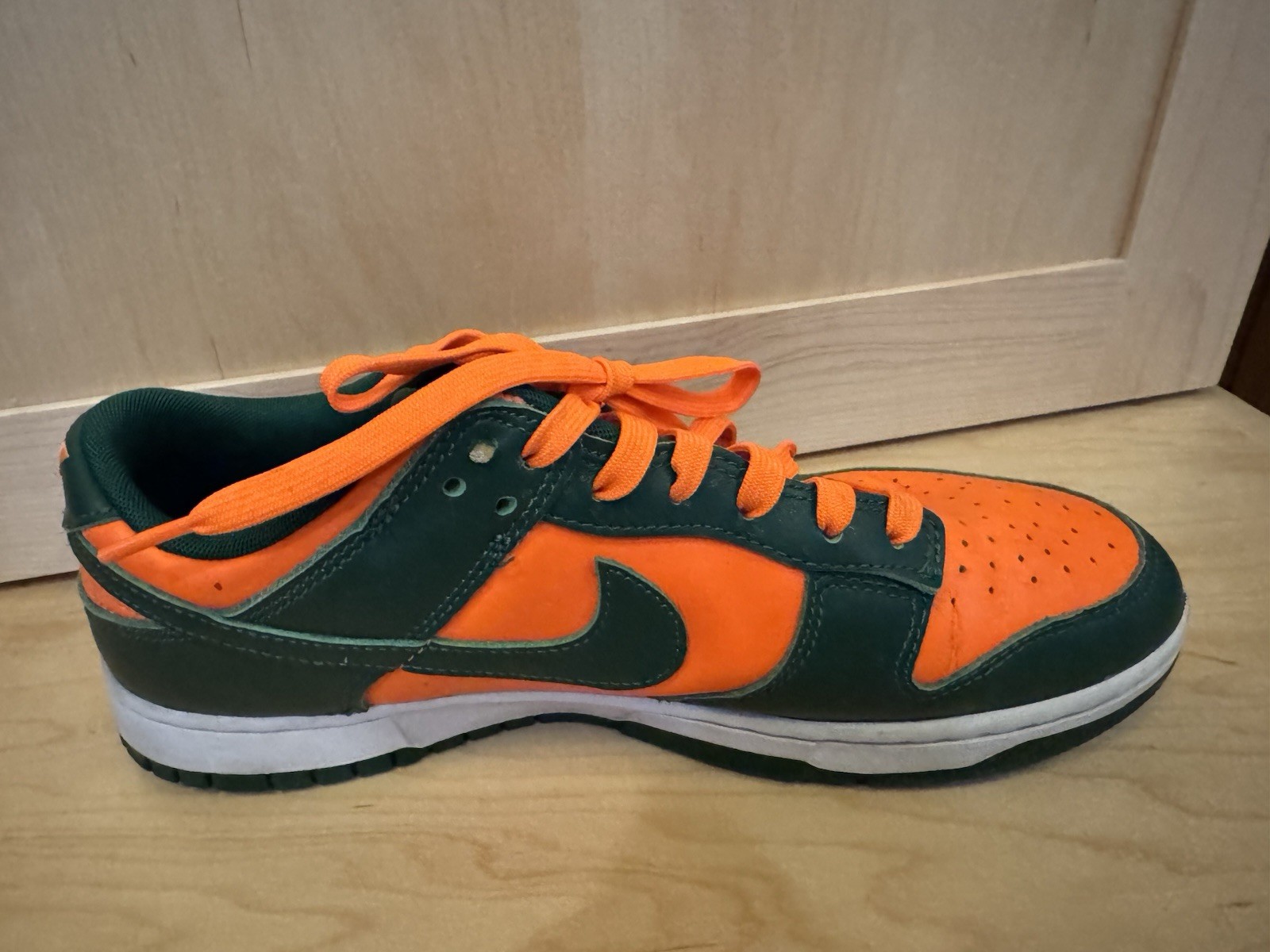 SIZE 10 US NIKE DUNK LOW MIAMI HURRICANES DD1391-300  (G127744-1 (NO) BY-74) thumbnail 2