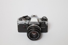 Olympus OM10 fotocamera reflex pellicola 35mm con obiettivo 50mm f1.8 perfettamente funzionante ottima