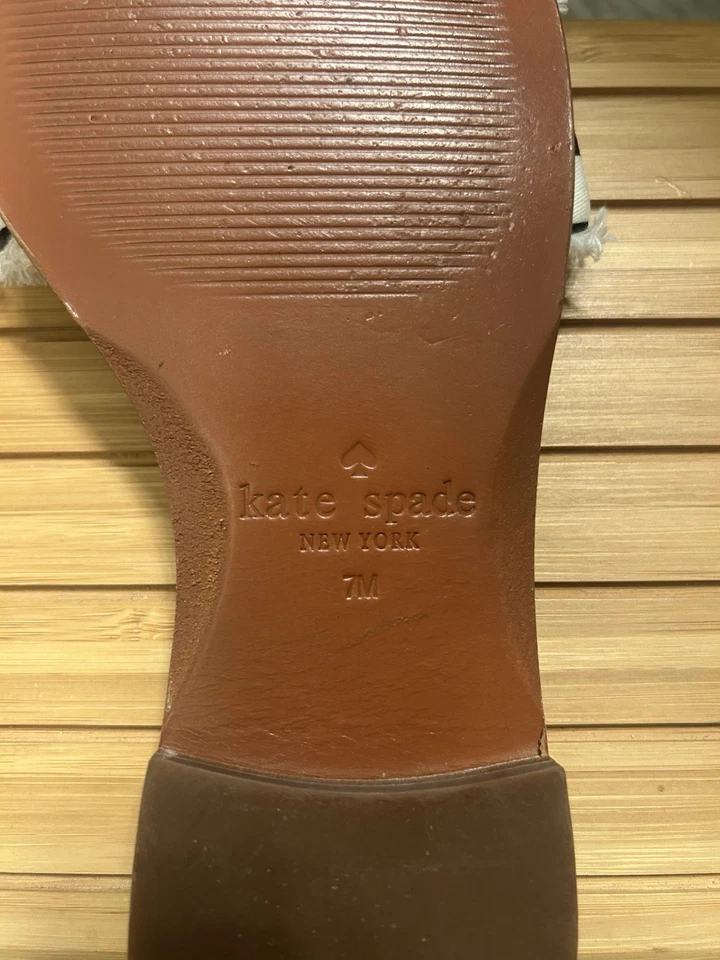 Sandalias para mujer Kate Spade New York de cuero deslizables con adornos talla 7 Foto 3 de 4