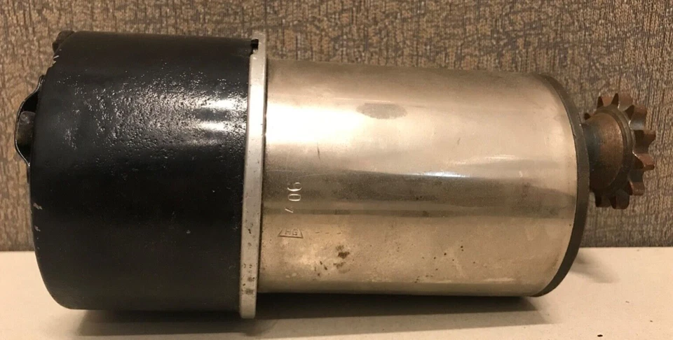 VTG WW2 Era Bosch RD45/6/2800R S17 70 Watt Starter Generator For BMW Motorcycles - image 4 of 4