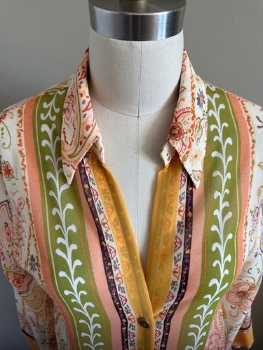 Camisa Zara Pequeña Beige Transparente Acampanada Manga Larga Cuello Boho Floral Corbata Frontal - Imagen 3 de 11