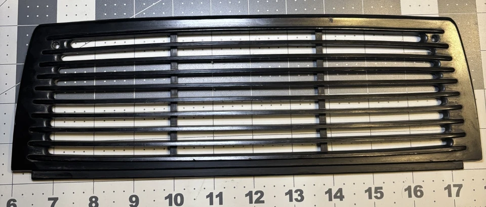 1970 MERCEDES BENZ 280 SE GRADE DE ALTO-FALANTE PAINEL SUPERIOR W108, W109 1965-1973 - Imagem 2 de 4