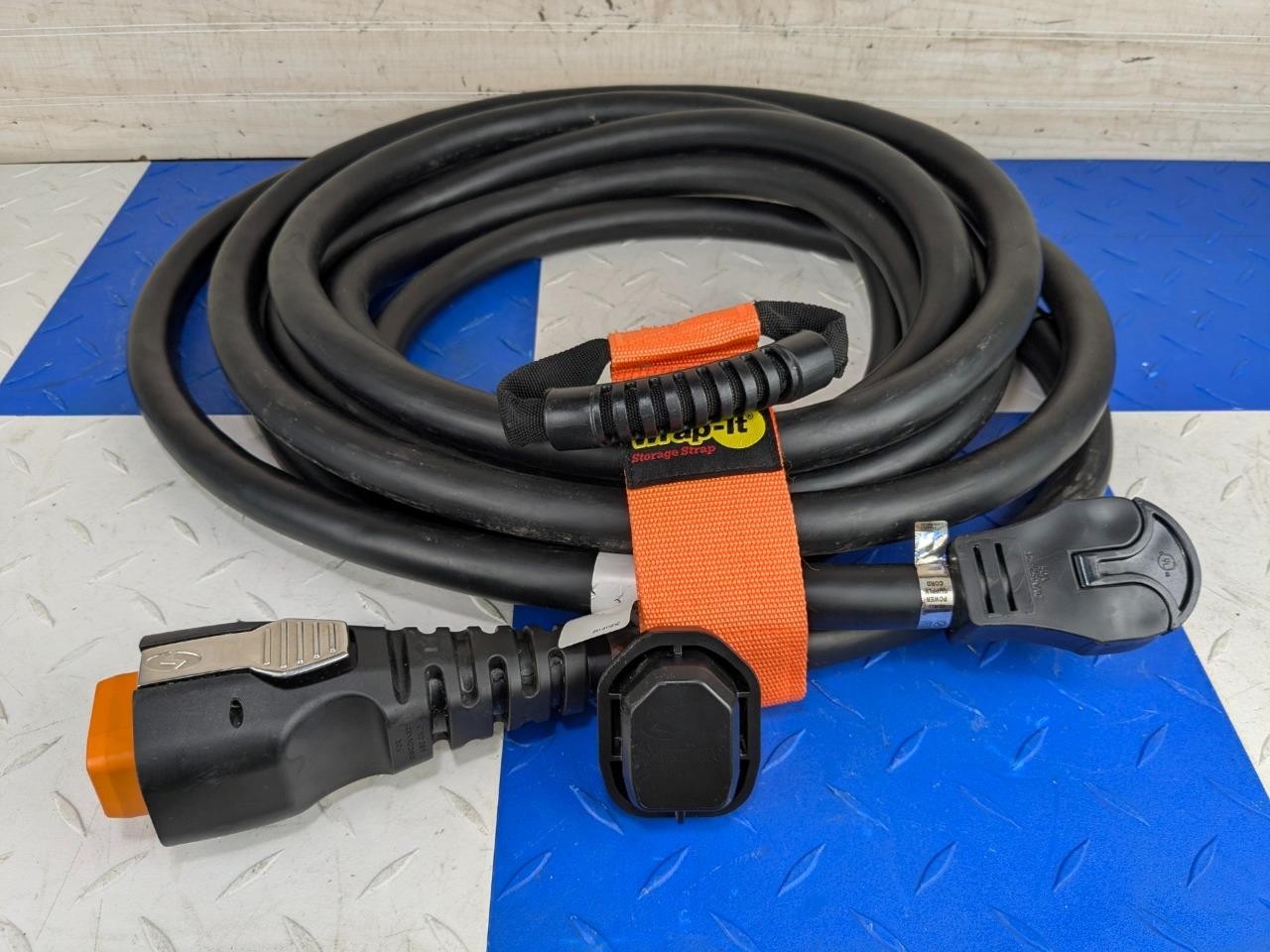 NEW Airstream Smart Plug 50 Amp Power Supply Cord 30' Length w/ Carry Wrap Strap