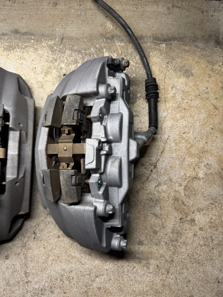 Pinzas de freno Brembo delanteras izquierda y derecha Mercedes-Benz GLC 300 2016-2020 OEM Foto 2 de 4