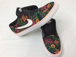 nike toki low orange