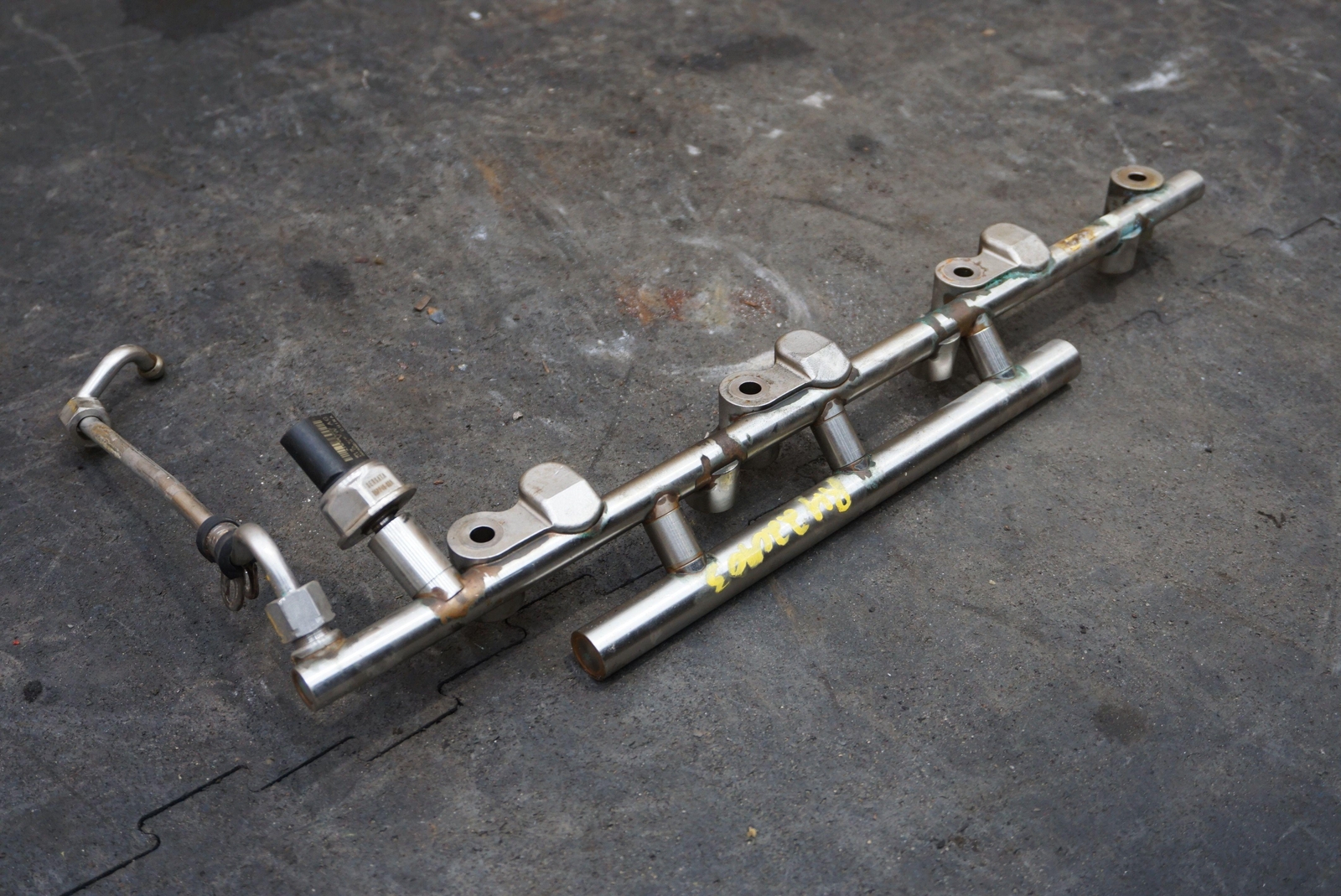 Right High Pressure Fuel Injection Rail Pipe 07P133316D Bentley Bentayga 2016-20