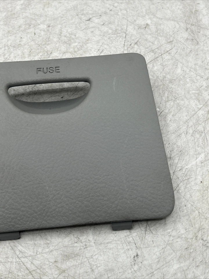 Panel de instrumentos de tablero Kia Spectra 2004-2009 caja de fusibles cubierta de acceso panel de tapa de puerta Foto 3 de 4