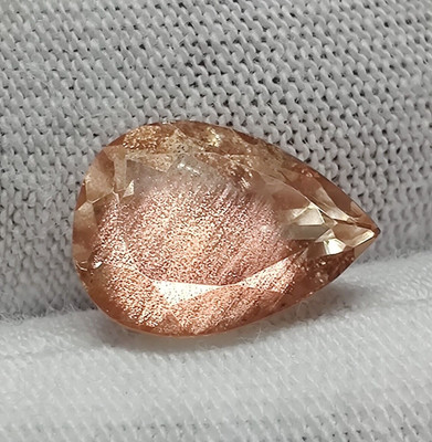 Natural Flashy Oregon Sunstone Pear Shape Faceted  Gemstone for Jewelry 2 Cts