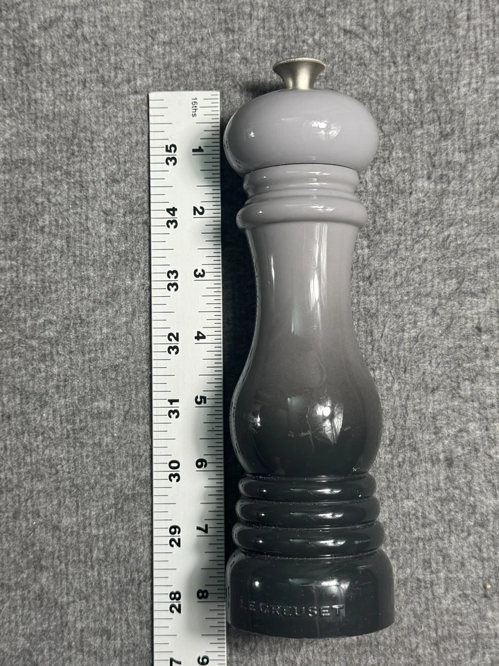 Le Creuset Gray Ombré Pepper Mill 8 inches Tall - Image 3 of 4