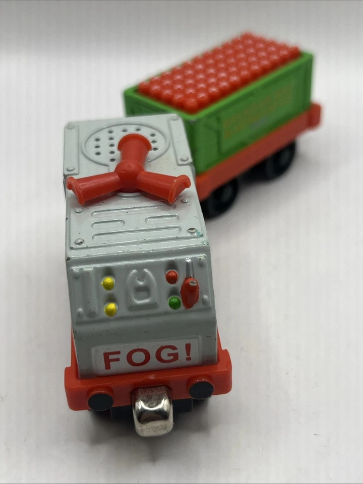 Thomas & Friends Take N Play Along Diecast Train BLASTING CAP & FOG CAR Sounds - Image 3 of 4