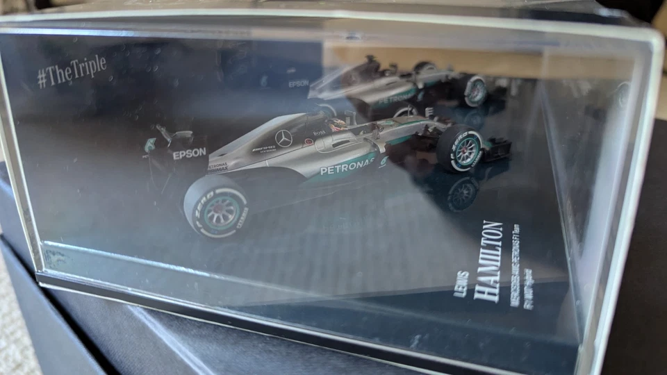 Juego doble Mercedes AMG Petronas 2016 W07 1:43 *RARO* Foto 3 de 4