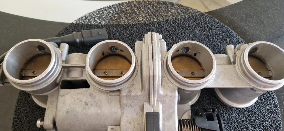 Rampe d'injection / boîtier papillons BMW S1000RR 2012 2013 2014 HP4 - Photo 4/4