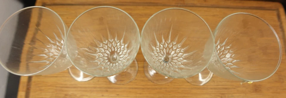 Expositor/soporte de madera para copas de vino con 4 copas Luminarc EE. UU. Foto 3 de 4