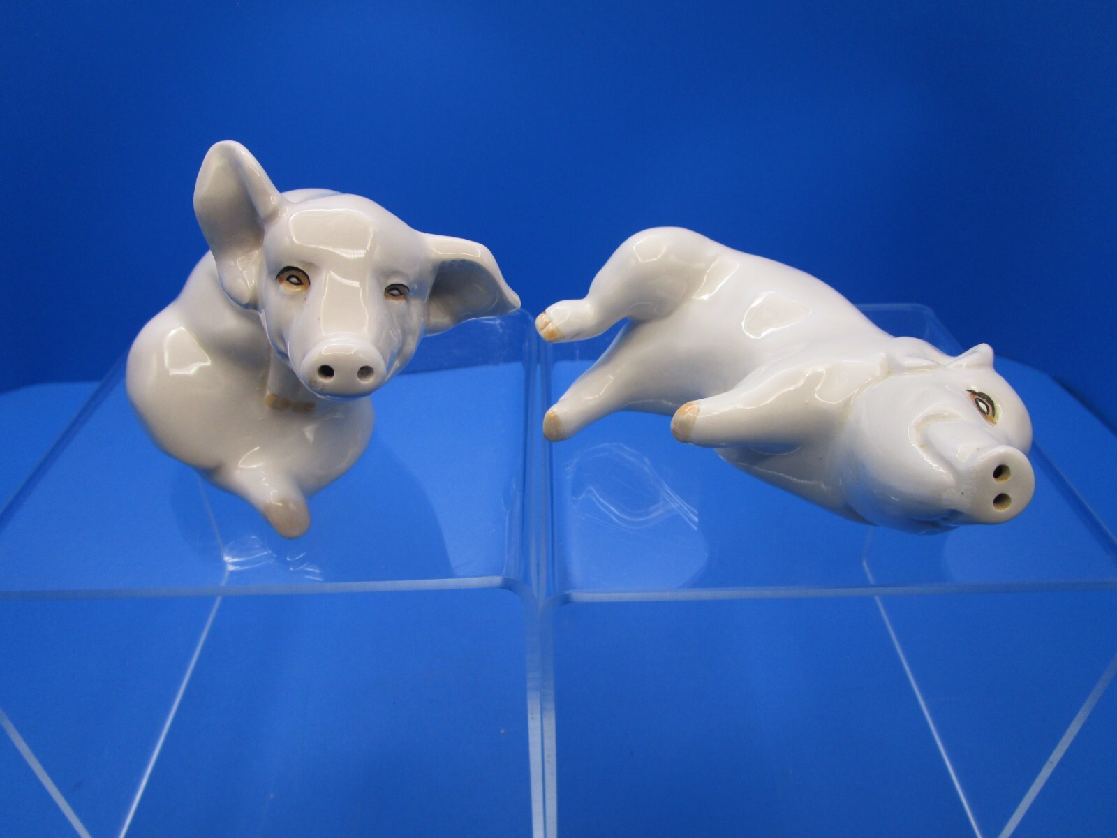 FF FITZ & FLOYD Nesting Hugging Pigs White Salt & Pepper SHAKERS 1976