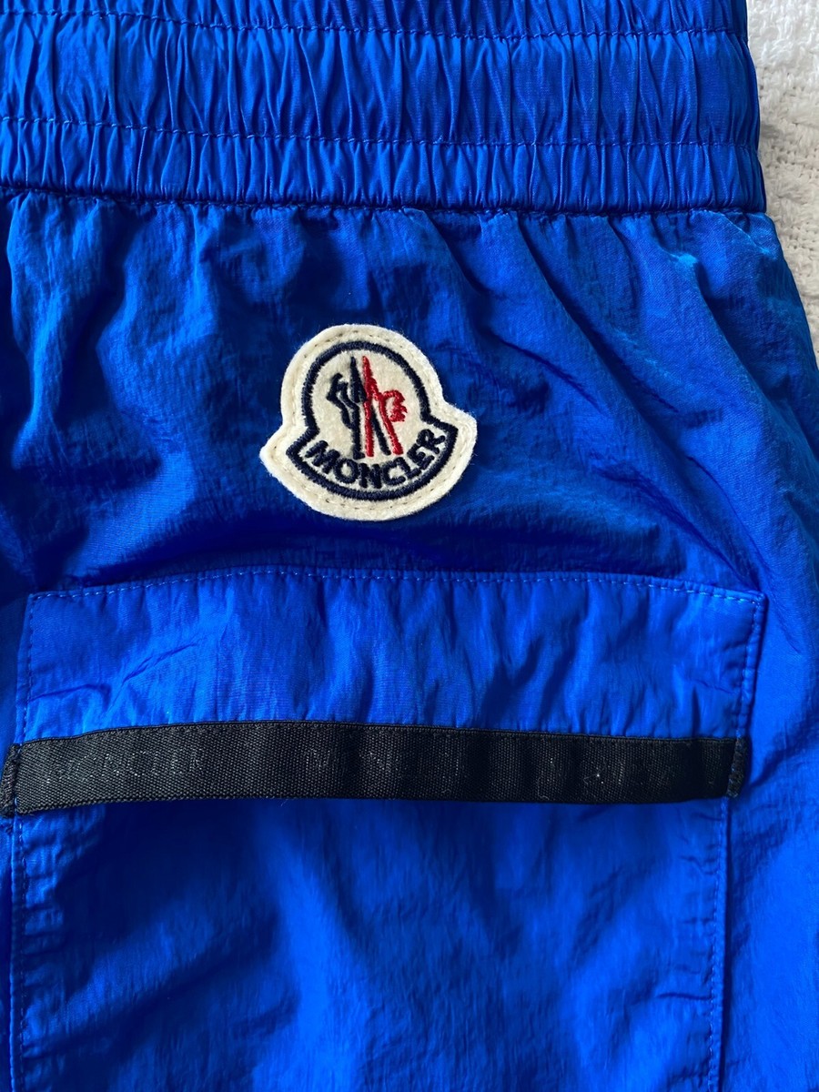 パンツ MONCLER BERMUDA (2B0001954A36) パンツ MONCLER BERMUDA (2B0001954A36) Moncler Belted Bermuda