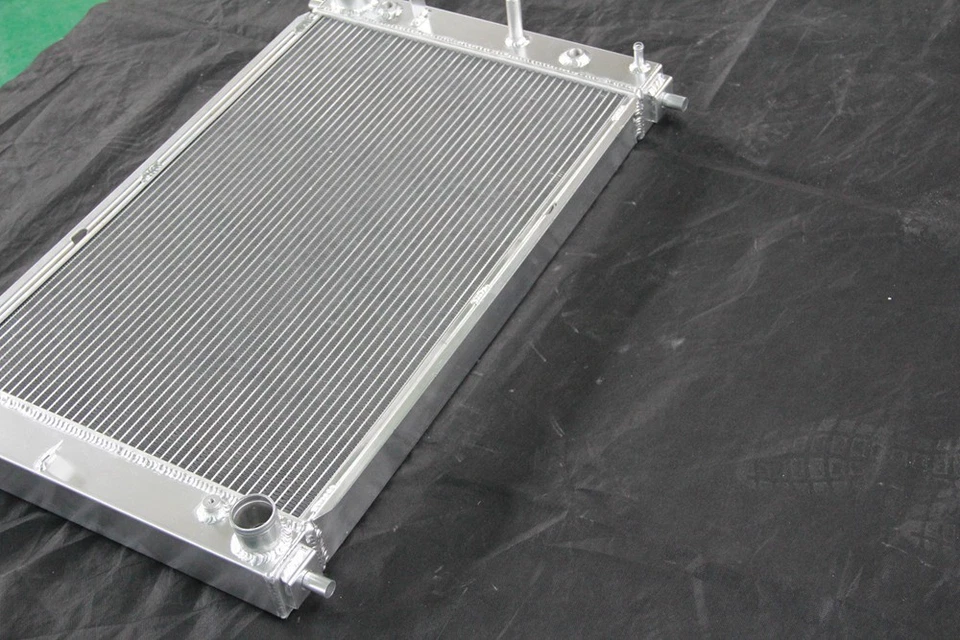 Radiador de aluminio 3 filas 2139 para Ford Mustang GT SVT Cobra 4,6 L V8 1997-2004 JP Foto 4 de 4