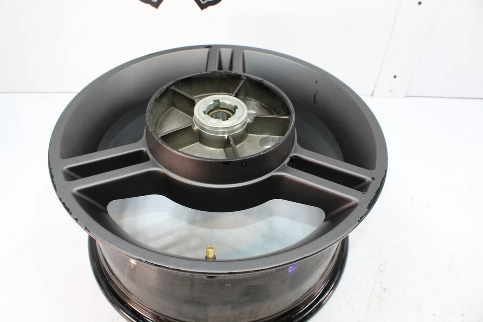 13-15 Can-am Spyder Rs Sm5 后轮圈碳黑 705502130 — 第 2/4 张图片