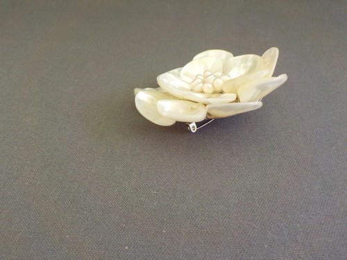 Mother of Pearl Flower Brooch Pin Silver Tone Metal Petal Layered Pearl Wire - Picture 5 of 11
