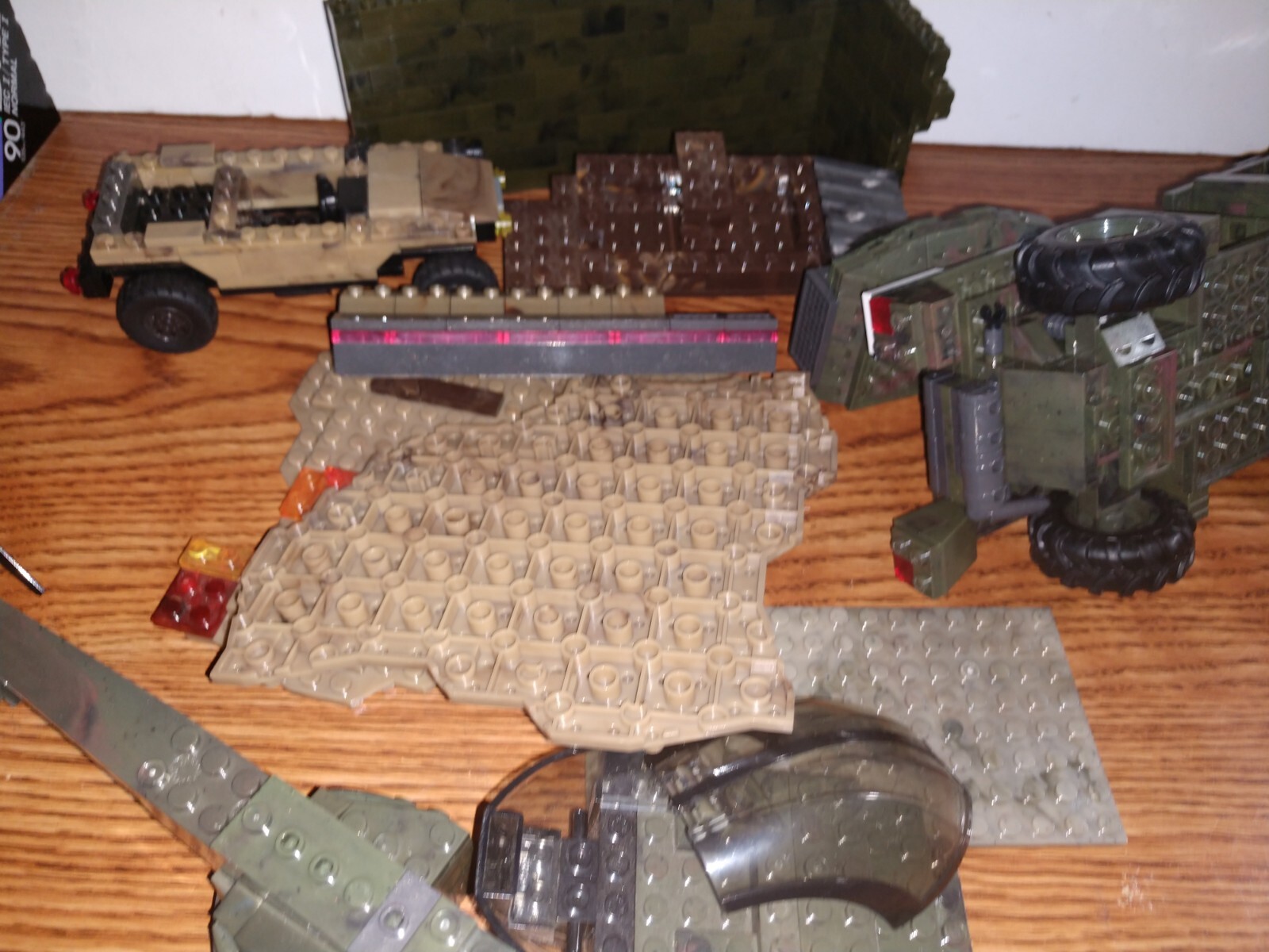 Mega Bloks Call Of Duty Construction  INVASION  & Assortment Of Other Parts Lot