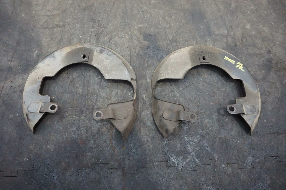 Protector rotor freno trasero delantero izquierdo y derecho 108723 108722 Ferrari 308 GTSi 1980 Foto 3 de 4