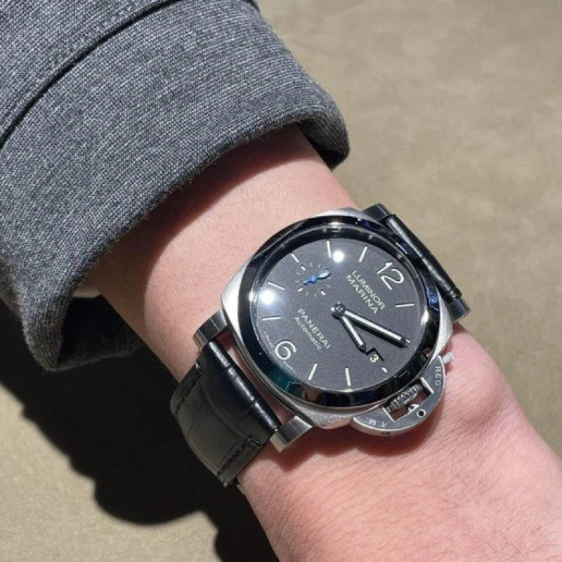 Panerai — Panerai Luminor Quaranta - PAM01372
